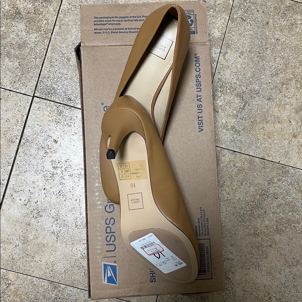 New Women's Lord & Taylor Nude Leather Pump Heels